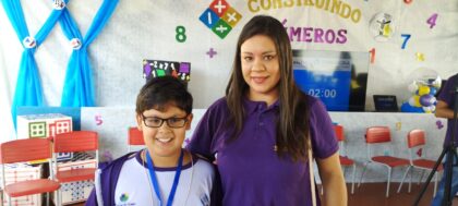 Foto: Professora Aline e aluno Arthur