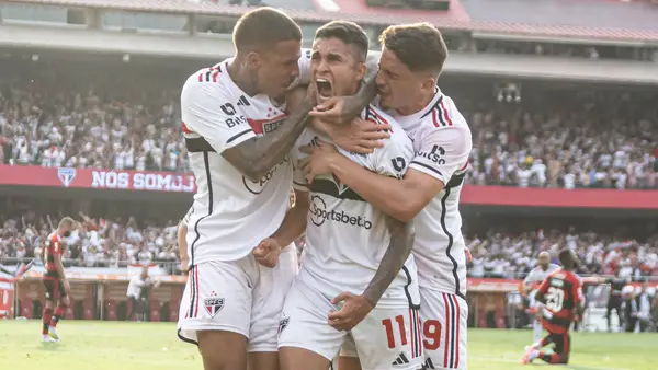 É CAMPEÃO! SÃO PAULO FAZ GOLAÇO, EMPATA COM O FLAMENGO E CONQUISTA O TÍTULO