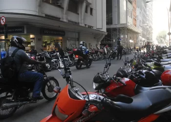 Mais da metade dos proprietários de motocicletas no Brasil não possui habilitação