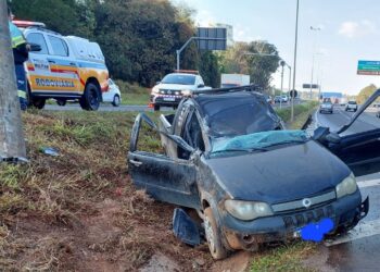 Motorista perde o controle de veículo, mas sai ileso de acidente na MGC-491