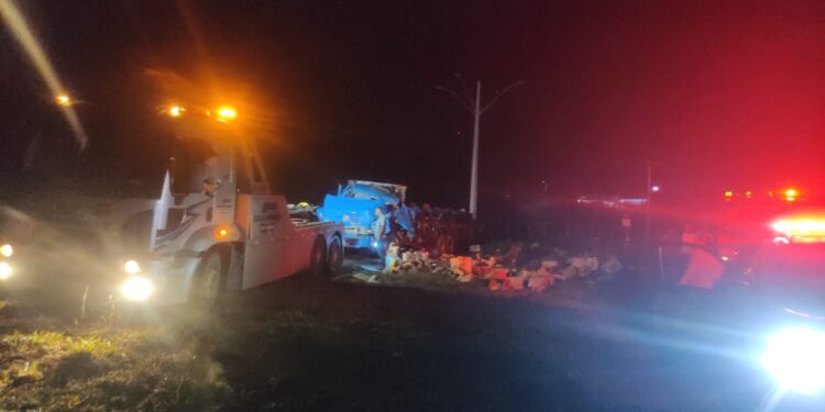Acidente envolve quatro veículos e deixa uma pessoa morta em rodovia de Minas