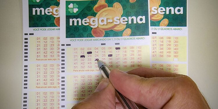 Mega-Sena acumula e prêmio vai a R$ 14 milhões; três apostas de Minas acertam a quina