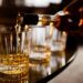 Polícia Civil fecha depósito com 7 mil litros de cachaça ilegal em MG