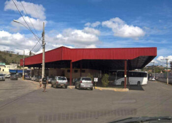 Mulher é morta com golpe de canivete no pescoço em rodoviária de Minas