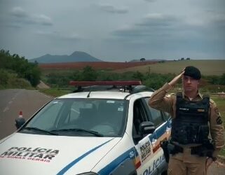 Polícia Militar de Carmo do Rio Claro homenageia policiais mortos em serviço no Rio