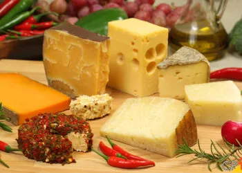 ‘Emprego dos sonhos’ paga   R$ 160 mil para viajar e provar queijos