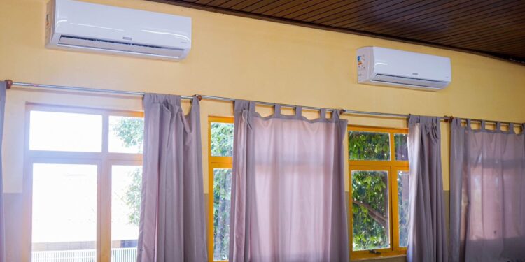 Escolas Municipais de Carmo começam a receber aparelhos de ar-condicionado