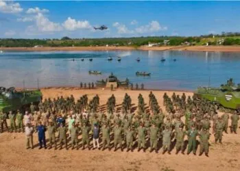 Marinha realiza mega operação militar no Lago de Furnas