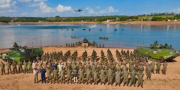 Marinha realiza mega operação militar no Lago de Furnas