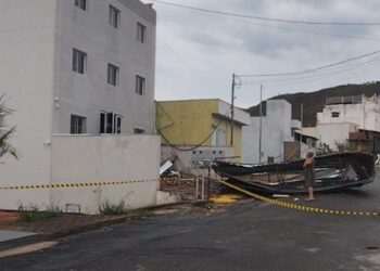 |VÍDEO| Telhados destruídos e árvores caídas: temporal assusta moradores de Carmo, veja relato