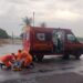 Mulher fica ferida após colisão entre moto e carro em estacionamento de supermercado em Alfenas