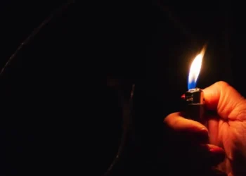 Apagão atinge quase todo o Brasil e deixa cidades de Minas Gerais às escuras durante a madrugada