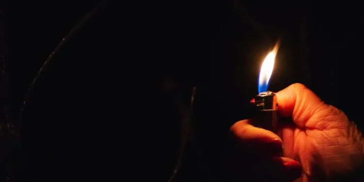 Apagão atinge quase todo o Brasil e deixa cidades de Minas Gerais às escuras durante a madrugada