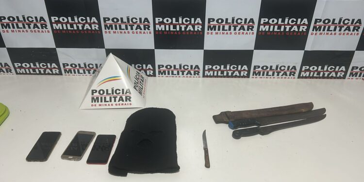 PM de Conceição da Aparecida (MG) frustra possível roubo e apreende armas brancas em operação