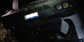 Caminhoneiro morre em capotamento ao transportar morangos no Sul de Minas
