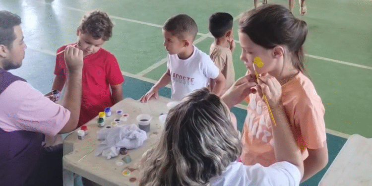 VÍDEO | Prefeitura e Programas Sociais promovem manhã de alegria e diversão no Dia das Crianças em Carmo