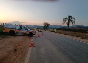 Acidente na MG-290 resulta em morte de passageira de motocicleta