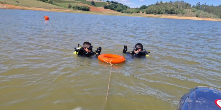 VÍDEO | Após dois dias de buscas Corpo de Bombeiros localiza corpo de pescador desaparecido na represa de Furnas em Alfenas
