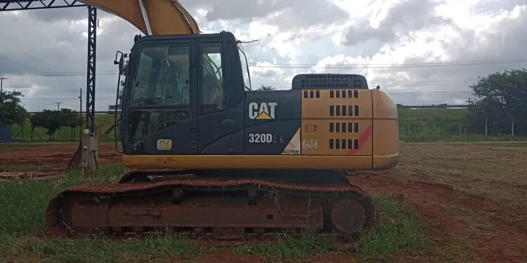 VÍDEO | Graças ao trabalho das Polícias de Passos e da Bahia, escavadeira furtada em Barretos é localizada na zona rural