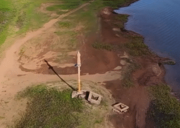 VÍDEO | Baixa do Lago de Furnas revela escombros de antiga igreja que estava submersa