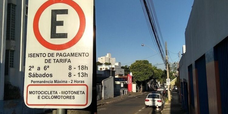 Zona azul de Uberlândia movimenta R$ 400 mil 