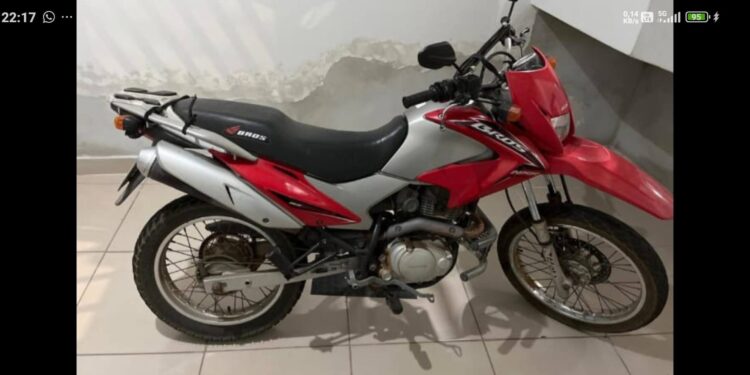 Moto é furtada no centro de Alfenas; dono pede ajuda para recuperar veículo