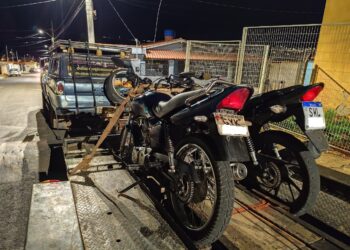 Motocicletas são aprendidas durante operação Batida Policial em Carmo do Rio Claro (MG)