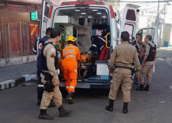 Jovem sofre descarga elétrica enquanto pintava farmácia em Passos (MG)