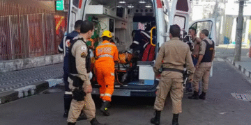 Jovem sofre descarga elétrica enquanto pintava farmácia em Passos (MG)
