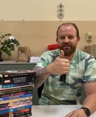 VÍDEO | Diretor do Colégio Monsenhor Mário agradece doação de livros feita por funcionária do Grupo Onda