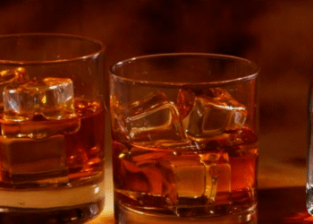 Homem morre em Minas e polícia investiga possível intoxicação por álcool