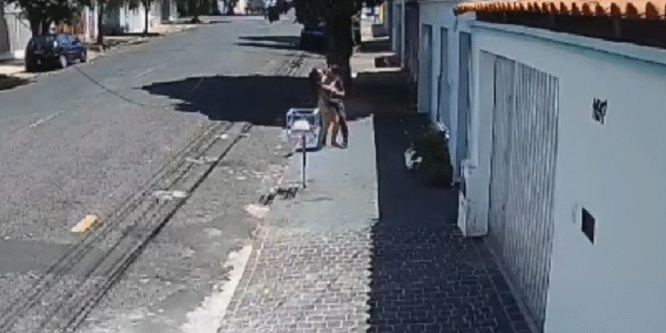 Câmeras instaladas na rua flagram tentativa de estupro em cidade mineira