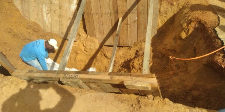 Trabalhador morre soterrado em obra de rede de esgoto em Minas Gerais