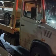 Criança de 10 anos dirige carro, foge da polícia e pai é preso por permitir condução irregular