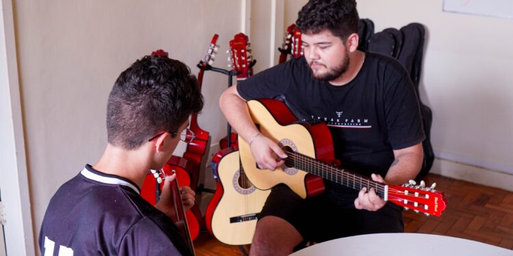 Prefeitura de Carmo oferece oficinas gratuitas de música e violão à comunidade