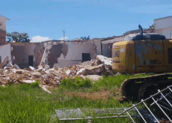 Demolição do antigo Hospital Otto Krakauer avança em Passos
