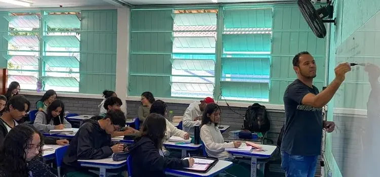 Minas Gerais convoca professores: edital da SEE-MG oferece novas vagas na rede estadual