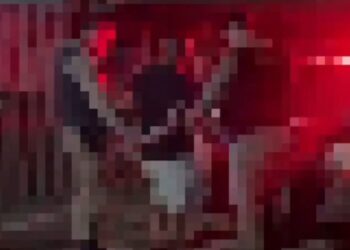 AGRESSÃO – Vídeo mostra homem agredindo mulher na frente de criança, que se desespera