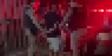 AGRESSÃO – Vídeo mostra homem agredindo mulher na frente de criança, que se desespera