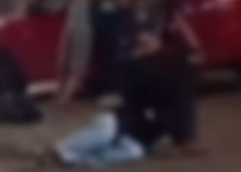 VÍDEO| Dono de bar separa briga em praça de Conceição da Aparecida