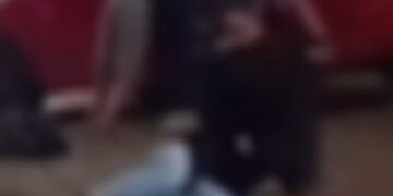 VÍDEO| Dono de bar separa briga em praça de Conceição da Aparecida