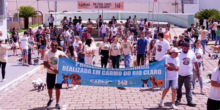 1ª Cãominhada em Carmo agradou tutores e pets em uma manhã divertida e de muito amor aos animais