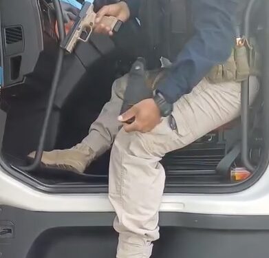 VÍDEO | PRF apreende pistola e prende motorista por porte ilegal de arma na Fernão Dias