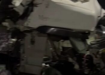 Colisão entre carretas mobiliza equipes na Fernão Dias