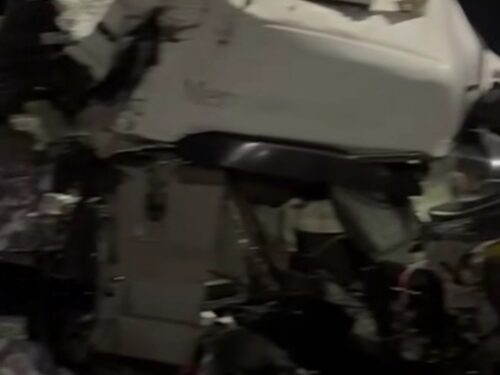 Colisão entre carretas mobiliza equipes na Fernão Dias