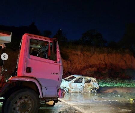 Incêndio em veículos após acidente mobiliza Bombeiros e Defesa Civil