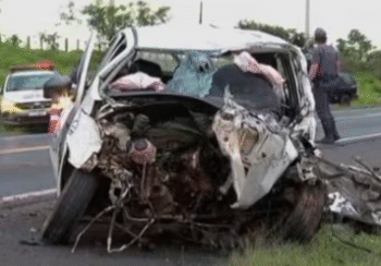 Colisão entre ambulância do SAMU e carro de aplicativo de Alterosa deixa três mortos na SP-333, em Cajuru