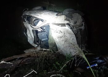 Homem morre e duas mulheres ficam feridas após capotamento na MG-456