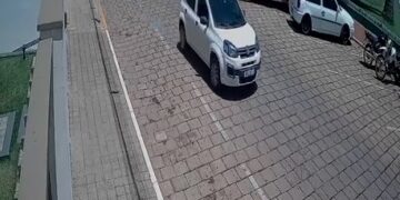 VÍDEO | Idosa é vítima de golpe do bilhete premiado e perde R$ 25 mil em Carmo, imagem mostra veículo passando pelo Centro