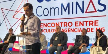 Deputado Arantes representa Assembleia no Conecta Com Minas 2025 e destaca importância da mídia regional e dos jornais impressos